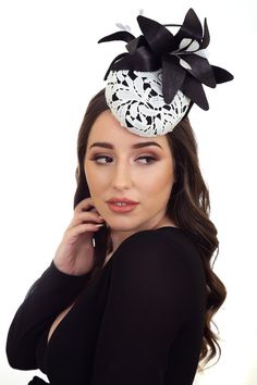 A Genuine Italian Black Leather & White Lace base adorned with Black Leather Lillies featuring soft White feather stamens.Attached with hat elastic for a secure fit, one size fits all.This purchase includes a hat box.*One of a kind design*Handmade in AustraliaIf this design is one you love but would like a custom change to match an outfit you already have in mind please feel free to contact me to discussSHOP HOME PAGE:https://www.etsy.com/au/shop/ReubenRoseMillineryOR VISIT OUR WEBSITE:http: Ribbon Curls, Fascinator Hats Wedding, Pill Box Hat, White Fascinator, Black And White Hats, Black Fascinator, Box Hat, Mini Hats, Wedding Hat