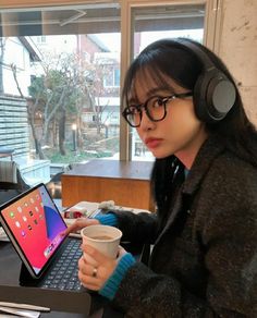 Mode Ulzzang, Wearing Headphones, Wearing Headphone