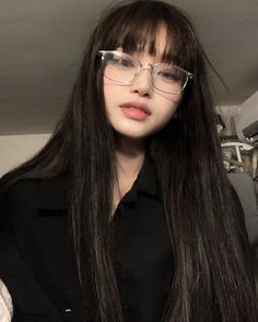 Glasses For Round Faces, Glasses Inspiration, Long Hair With Bangs, Girls With Glasses, Korean Hairstyle