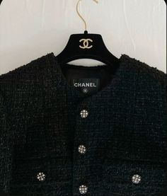 Chanel Girl, Blair Waldorf Aesthetic, Chanel Lover, Vintage Stores, Mode Chanel, Dark Coquette, Outer Jacket, Uptown Girl