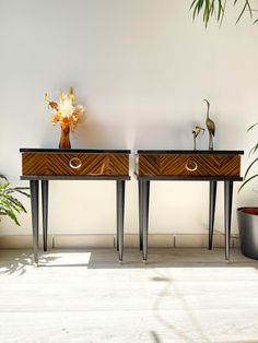 Vintage Formica Bedside Tables, 1960 Pretty little piece of furniture in formica with wood grain effect veneer and original handles in gilded brass. These bedside tables have a drawer (PVC interior) and compass feet with brass ornament. A real vintage touch in your bedroom or in a sideboard arranged side by side. 💡 Matching dressing table/sideboard available on the e-shop! 📌 Condition: → Very good general condition. → 1 Small breakage inside a drawer. 📌 Dimensions: → Height: 54 cm → Width: 48 Vintage Furniture Bedroom, Formica Furniture, Brass Ornament, Vintage Bedroom Furniture, Drawer Dimensions, Brass Ornaments, Vintage Chest Of Drawers, Furniture Vintage, Vintage Chest