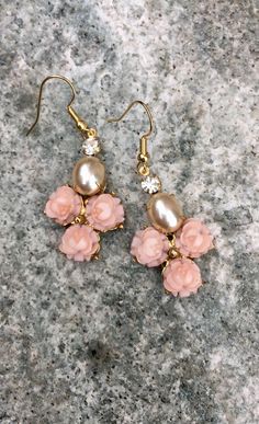 Romantic vintage assemblage earring!! 💕.  https://www.etsy.com/listing/524947364/pink-rose-vintage-bridal-earrings-gold Vintage Dangle Flower Earrings For Wedding, Feminine Rose Design Jewelry For Wedding, Rose Gold Rose Detail Wedding Earrings, Vintage Rose-colored Jewelry For Weddings, Pink Feminine Pearl Earrings For Wedding, Feminine Pink Pearl Earrings For Wedding, Rose Detail Jewelry For Wedding, Vintage Rose Wedding Jewelry, Rose Feminine Earrings For Wedding