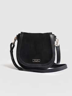 Buy the Saddle Bag in Black. A beautiful all occasion handbag made from 100% natural leather with a soft cotton canvas lining. We only make a few at a time with the finest leather from Italy. From our Women's Leather Bags here at Saint and Sofia. Free Shipping on all orders over $50. Sustainable Leather, Bags Leather Handbags, Leather Boots Women, Leather Bag Women, How To Make Handbags, Goat Leather, Saddle Bag, Womens Purses, Leather Jackets Women