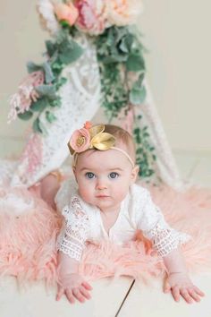 3 Month Old Baby Pictures, 6 Month Pictures, Picture Outfit Ideas, 6 Month Baby Picture Ideas, 3 Month Old Baby, 6 Month Old Baby, Baby Poses, Baby Flower, Foto Baby