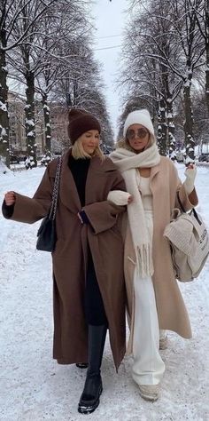 Europe Winter Outfits, Scarf Outfit Winter, Chica Chola, Cold Weather Outfits Winter, Latina Outfits, Europe Outfits, Winter Fashion Outfits Casual, Scarf Outfit, Winter Outfits Cold