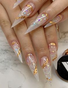 Marble Stilleto Nails Designs, Gold Leaf Nail Designs, Gold Nails Stiletto, Extreme Nails Designs, Goddess Nails Designs, Gold Stiletto Nails, Sparkly Acrylic Nails, Goddess Nails