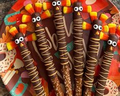 Thanksgiving/ Fall Pretzel Rod Treats 12 Piece - Etsy Creative Thanksgiving Food, Thanksgiving Diy Treats, Thanksgiving Chocolate Pretzels, Thanksgiving Decorations For Party, Thanksgiving Goodies For Kids, Thanksgiving Food Decor, Thanksgiving Foods To Make, Turkey Pretzel Rods, Thank Giving Food