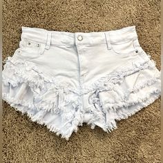 Fringe White Jean Shorts. True To Size. Trendy White Ruffled Shorts, Chic Beach Bottoms With Frayed Hem, White Frayed Hem Summer Shorts, White Summer Shorts With Frayed Hem, White Bottoms With Frayed Hem For Beach, White Beach Bottoms With Frayed Hem, High Rise Cotton Bottoms With Ruffles, High Rise Ruffled Cotton Bottoms, White Jean Shorts With Frayed Hem For Beach