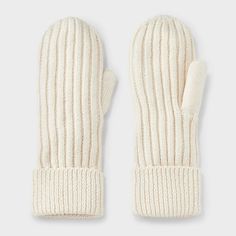 Keep your heads warm and cozy during chilly weather with these Essential Ribbed Mittens from Universal Thread™. Made from a knit cotton-recycled polyester blend, these mittens feature a just-above-wrist length for plenty of warm coverage. A must-have winter essential, the mittens' allover ribbed texture adds a chic touch. Universal Thread™: Found exclusively at Target.