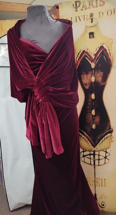 Luxurious velvet wrap fully lined. Wrap will stay up on shoulders without fuss. Comes in a variety of colors. Burgundy as posted, black, red, and navy, grey. Custom orders for weddings or or special events. (408) 848-6140 Elegant Red Shawl For Party, Fitted Evening Shawl, Bridesmaid Shawl, Velvet Shawl, Velvet Scarf, Bridal Shawl, Wedding Shawl, Wrap Shawl, Navy Grey