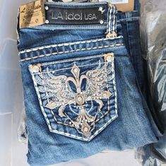 La Idol Jeans With Rhinestones On Pockets And Beautiful Double Stitch. Flare Jeans With Rhinestones, Jeans With Gems On Pockets, Jeans With Diamonds, Gem Jeans, Jeans With Jewels, Jeans With Gems, Bling Pants, Bleach Painting, Low Rise Jeans Outfit