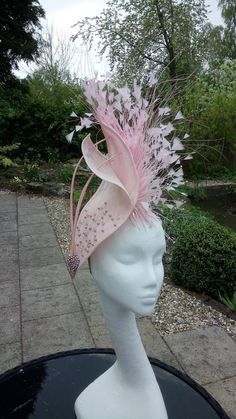 Fascinator Ideas, Bride Fascinator, Royal Ascot Ladies Day, Ascot Ladies Day, Couture Hats, Bride Hat, Crazy Hats, Wedding Hat