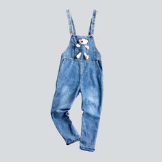 Introducing our 2023 Spring-Summer '90s-inspired. light wash denim jumpsuit with teddy bear detail ââ‚?a everlasting enduring with a trendy edge!Why It's Destined to Be Your New FavoriteThis piece is designed to bring back the nostalgia of the '90s. Its light wash. baggy fit. and suspenders offer a informal yet stylish look that is sure to turn heads. The chic teddy bear detail and buttons closure add a playful touch that elevates the design to new heights.Exquisite Features: Light Wash: The lig Jumpsuit Men, Light Jeans, Street Style Trends, Modern Trend, Denim Design, Street Style Looks, Denim Jumpsuit, Light Wash Denim, Bring Back