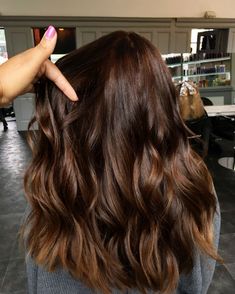 Beauty Types, Dark Brown Hair Color Ideas, Dark Chocolate Brown Hair, Chestnut Brown Hair, Brown Hair Color Ideas, Brown Hair Shades, Chocolate Brown Hair Color, Hair Color Chocolate