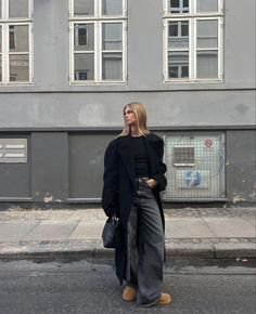 Jeans Outfit Winter, Uni Outfits, Paris Mode, Paris Outfits, Looks Street Style, Mode Inspo, Looks Chic, 가을 패션