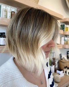 20 Best Summer Blonde Hair You'll Love Blonde Bob Highlights, Bob Highlights, Blonde Hair Pictures, Long Wavy Haircuts, Long Blonde Curls, Classic Bob Hairstyle, Short Choppy Haircuts, Summer Blonde Hair, Choppy Haircuts