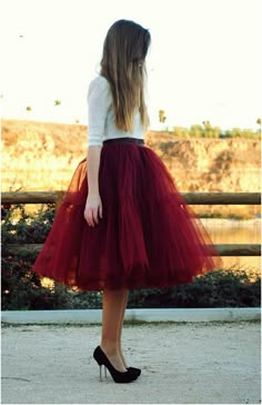 Pantone Colour of the Year 2015: Marsala Model wearing Marsala coloured tulle skirt. http://www.pierrecarr.com/blog/2015/01/pantone-colour-year-2015-marsala/ #Pantonecolouroftheyear2015 #Marsala Red Tulle Skirt, Tule Rok, Gonna In Tulle, Red Tutu, Burgundy Skirt, Rock Outfit, Plus Size Party Dresses, Outfit Trends, Burgundy Dress