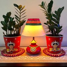 Diy Entryway Decor, Plant Interior Decor, Plant Pot Painting Ideas Indian, Red Flower Pot Ideas, Planter Painting Ideas Easy Diy, Diy Pot Decorating Ideas, Pot Decorating Ideas Indian, Planters Ideas Indoor, Planter Painting Ideas