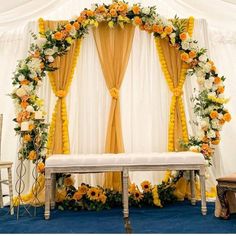 Indoor Mehndi Decoration Ideas, Mehandhi Decoration Ideas, Indoor Haldi Decor Ideas At Home, Mehndi Flower Decoration, Haldi Theme Decoration At Home, Red And Yellow Haldi Decor, Haldi Home Decoration Ideas, Haldi Sangeet Decoration, Mendhi Function Ideas