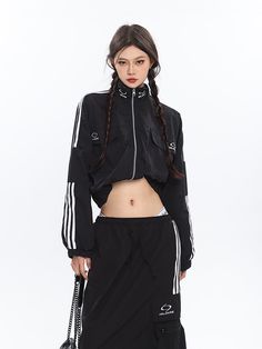 Size: M L XLColor classification: black cropped coat, black regular coat, black skirtRelease Year Season: Spring 2023 Short coat Clothing length AuPt Shoulder width Sleeve length M 47 128 76 40 L 48 132 77 41 XL 49 136 78 42 Regular coat Clothing length tAuP Sleeve length M 72 134 75 L 73 138 76 XL 74 142 77 Skirt Skirt length waistline Hip circumference M 87 60 92 L 88 62 95 XL 89 64 98 Skirt Matching Set, Cropped Coat, Spring Shorts, Skirt Skirt, Coat Outfits, Coat Black, Spring 2023, Runway Models, Short Coat