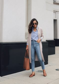 60 Degree Weather Outfit Spring, Loafer Outfits, Casual Chic Outfits, Mode Tips, Famous Outfits, Minimalistic Style, Casual Chic Outfit