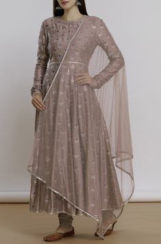 Chanderi Anarkali, Streetwear Model, Wedding Lehengas, Designer Lehengas, Pakistani Fashion Party Wear, Kurti Designs Party Wear, Model Design, Designer Party Wear Dresses, Design Dresses