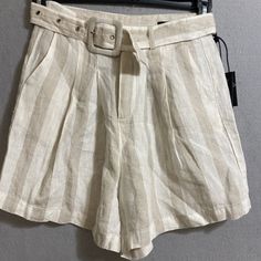 Blanknyc Linen High Waisted Buckle Women's Shorts Stripes White Tan Size 26. Condition Is "New With Tag's" Will Ship Usps First Class In Order To Guarantee A Precise Fit, We Kindly Ask That You Review The Provided Measurements. Please Be Aware That The Colors May Appear Slightly Different From The Photos Due To Device Viewing And Color Settings. Your Satisfaction Is Our Top Priority, And We Value Positive Feedback Greatly. If You Have Any Concerns Or Issues, Please Don't Hesitate To Contact Us. Trendy Linen Short Bottoms, Trendy Linen Shorts, Trendy Short Linen Bottoms, Vacation Bottoms With Belt Loops And Short Length, Vacation Bottoms With Belt Loops And Short Shape, Beige Summer Bottoms With Belt Loops, Summer Beige Bottoms With Belt Loops, Beige Bottoms With Belt Loops For Summer, Sporty Green Bottoms With Belt Loops For Spring Beach