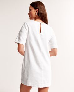 Easy-fitting short-sleeve shirt dress in our soft linen-blend fabric, featuring crew neckline and back keyhole closure. Chic Short Sleeve Linen Dress For Day Out, Spring Linen Shift Dress With Short Sleeves, Chic Crew Neck Dress With Relaxed Fit, Chic Short Sleeve Linen Dress For Brunch, Chic Dresses With Relaxed Fit And Crew Neck, Chic Relaxed Fit Dress With Crew Neck, Casual T-shirt Dress For Summer Workwear, Casual Short Sleeve Summer Dress For Work, Spring Short Sleeve Linen Dress For Brunch