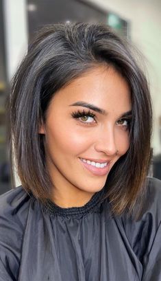 Lob Haircut Dark Hair, 2022 Bob Haircuts, Haircut Dark Hair, Brown Bob Hair, Haircuts 2022, Blonde Pixie Hair, Short Blonde Haircuts, Bangs Curly