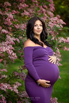 Pregnant Celebrity, Purple Long Dress, Post Pregnancy Fashion, Pregnant Model, Beautiful Pregnancy, Spring Maternity, Pregnant Celebrities, Pregnancy Looks, Get Pregnant