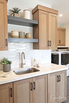 Large laundry room with oak cabinetry Cabinet Trends, Remodel Farmhouse, Model Dapur, Kitchen Pots, Kitchen Cabinet Trends, Large Laundry Rooms, Kabinet Dapur, Transitional Decor Kitchen, Diy Kitchen Renovation