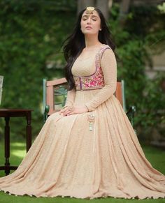 Long Frock Casual, Frock Casual, Nikkah Mehndi, Churidar Pajama, Chicken Kari, Mehndi Dress, Trendy Outfits Indian, Latest Bridal Dresses, Simple Kurta Designs