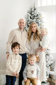 Family photo outfit ideas Fancy Christmas Outfits For Family Pictures, Classic Christmas Family Photos, Champagne Family Outfits, Family Christmas Pictures Outfits Neutral, What To Wear Christmas Family Pictures, White Christmas Outfit Family, Classic Christmas Photo Outfits, What To Wear For Christmas Photos, Neutral Christmas Picture Outfits