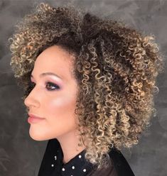 List Of Hairstyles, Curly Bob Haircuts, Long Curly Bob, Curly Angled Bobs, Blonde Curly Bob, Curly Hair Beauty, Shoulder Length Curly Hair, Anti Frizz Hair, Bob Haircut Curly