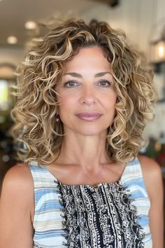 Natural Curl Balayage, Natural Curly Hair Blonde, Curly Hair Blonde Balayage, Curly Balayage Hair, Hair Blonde Balayage, Guys Haircuts, Curly Hair Blonde, Styles For Curly Hair, Curly Bobs