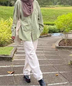 Sage Green Hijabi Outfits, Pastel Green Hijab Outfit, Green Pastel Outfit Hijab, Ootd Kemeja Sage, Baju Sage Green Hijab, Sage Green Hijab Outfit, Outfit Hijab Sage, Green Outfit Ideas Hijab, Green Shirt Outfit Hijab