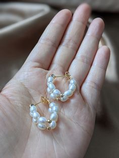 These Freshwater pearl double hoop earrings on 14k gold studs/Small pearl hoop earrings/White pearl earrings/Birthday gift/Gift for her are so cute and elegant. They are made with 12 4-5mm rice-shaped freshwater pearls strung to the 14k gold studs. The safety back is also 14k gold, so it won't tarnish easily. The earrings are approximately 0.75 inches in diameter. It is a wonderful gift for yourself and your loved one. Free domestic shipping is included. If you want single hoop pearl earrings, y Cheap Earrings With Pearl Charm, Cheap Pearl White Earrings With Pearl Charm, Cheap Pearl Beaded Earrings With Round Beads, White Small Hoop Pearl Chain Jewelry, White Pearl Chain Small Hoop Jewelry, Elegant Small Hoop Pearl Earrings For Gift, Classic Pearl Hoop Earrings As Gift, Classic Hoop Pearl Earrings As Gift, Gift 14k Gold Hoop Earrings With Pearl Chain