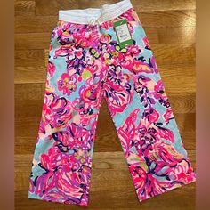 Lilly Pulitzer Serene Blue Beach Pant. Size S 4-5 Pink Summer Playwear Pants, Summer Pants With Elastic Waistband For Sleepover, Playful Summer Bottoms For Sleepovers, Playful Summer Pants For Playwear, Playful Pants For Summer Playwear, Playful Vacation Bottoms With Pockets, Playful Bottoms With Pockets For Vacation, 90s Pants, Scalloped Shorts