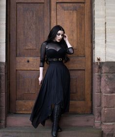 Gothic Concert Outfit Ideas, Luxury Goth Outfits, Goth Easter Outfits, Goth Semi Formal, Goth Fashion Women, Goth Instagram, Clean Goth, Vintage Halloween Costumes, Modern Goth