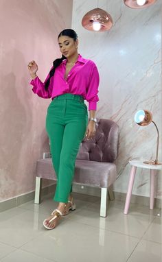 Green Pants And Pink Top Outfit, Colorful Style Outfits, Hunter Green Pants, Pink Top Outfit, Green Top Outfit, Green Pants Outfit, Casual Work Outfits Women, Corporate Attire