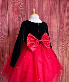 Little Darln Boutique  Our enchanting Knee Length flower girl dresses are sure to turn heads! This beautiful elegant sophisticated dress is handmade, the bodice consists of soft black velvet material, the back of the dress consists of a Red satin detachable bow, with zipper for closure. The skirt consists of 4 Red layers of tulle with the top layer consisting with sowed in pearl beads. The fifth layer is made of lining with crinoline for fullness.  Dress Is Pictured with a petticoat NOT INCLUDED https://www.etsy.com/listing/1316417982/white-knee-length-petticoat-wedding?click_key=41cb8b0ae4587efa582b0a433f3f5e0cde12aec0%3A1316417982&click_sum=af1df37b&ref=shop_home_active_1 Visit our store, more items to come!  https://www.etsy.com/shop/LittledarlnBoutique?ref=profile_header CUSTOM MEASURE Black Kids Dress, Photoshoot Birthday, Elegant Wedding Flowers, Red Pearl, Birthday Girl Dress, Elegant Sophisticated, Kids Frocks, Christmas Photoshoot, Wedding Flower Girl