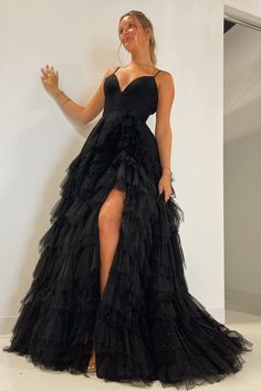 Modsele black tulle long prom dress features V-neckline, high waist, side slit and A-line tiered skirt with ruffles.#prom#promdresses#promgown#formaldress#formaloutfit#seniorpromdress#promgown#blacktieeventdresses#graduationdress Prom Dress With Ruffles, Tiered Prom Dress, Tulle Long Prom Dress, Skirt With Ruffles, Tulle Material, Dress With Ruffles, Prom Dress Shopping, Pink Tulle, Tier Skirt