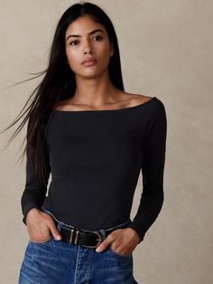 Refined Boat-Neck T-Shirt | Banana Republic Stripe Boatneck Top, Black Boat Neck Sweater, Boat Neck Blouse Outfit, Sabrina Neckline Top, Clothes For Women With Broad Shoulders, Black Boat Neck Top, Boat Neckline Top, Boatneck Outfit, Timeless Style Outfits