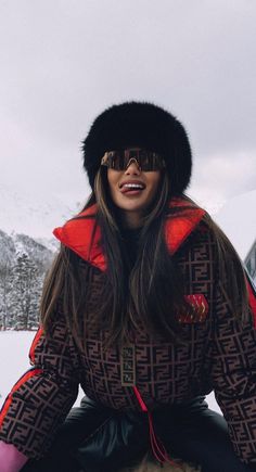 Ski Resort Outfits For Women, Winter Resort Outfits, Photo In Snow, Winter Clothing Aesthetic, Ski Resort Outfit, Mountain Photo Ideas, Ski Outfits For Women, Winter Vacation Outfits