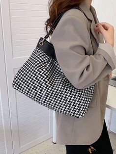 BirdinBag - Houndstooth Shoulder Bag: Classic Patterned Elegance for On-the-Go Style Elegant Pattern, Sophisticated Design, Bag Bag, Square Bag, Style Elegant, Bag Lady, Shoulder Bag, Black And White, Square