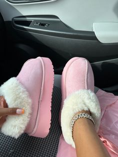 fur low shoe slipper Fuzzy Ankle Moccasin Bootie Shoe faux fur super soft fits true to size Cute Uggs, Fluffy Shoes, Dr Shoes, Preppy Shoes, Pretty Shoes Sneakers, Shoes Outfit Fashion, Cute Nike Shoes, Cute Nikes, Girly Shoes