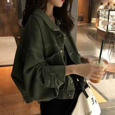 Ladies Short Jackets, Cropped Denim Jacket, Denim Short, 가을 패션, Denim Coat, Casual Style Outfits, Short Jacket, Cropped Denim, Outfits Casuales