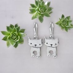 Cute kittens gaze outward in this adorable pair of earrings. They are 3/4 of an inch tall and made completely from sterling silver with solid sterling French ear wires. I ship First Class Mail with tracking in a cute gift box. In stock and ready to ship. Silver Labrador, Pointer Dog, Dancing Cat, Dog Earrings, Cute Gift Boxes, Dog Jewelry, Cat Person, Charm Rings, Cat Earrings