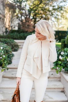 Currently Trending: Winter White - Sparkles and Shoes Winter White Outfit Casual, White Jeans Winter, Busbee Style, Fashion Mumblr, White Outfits For Women, White Dress Winter, Short Blanc, Outfits 2017