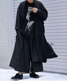 Japanese Alternative Fashion Men, Dark Japanese Street Fashion, Crow Outfit, No Face Costume, Gothic Japanese Fashion Male, Avant Garde Fashion Street, Yohji Yamamoto Menswear 90s, Tribe Fashion, Futurism Fashion